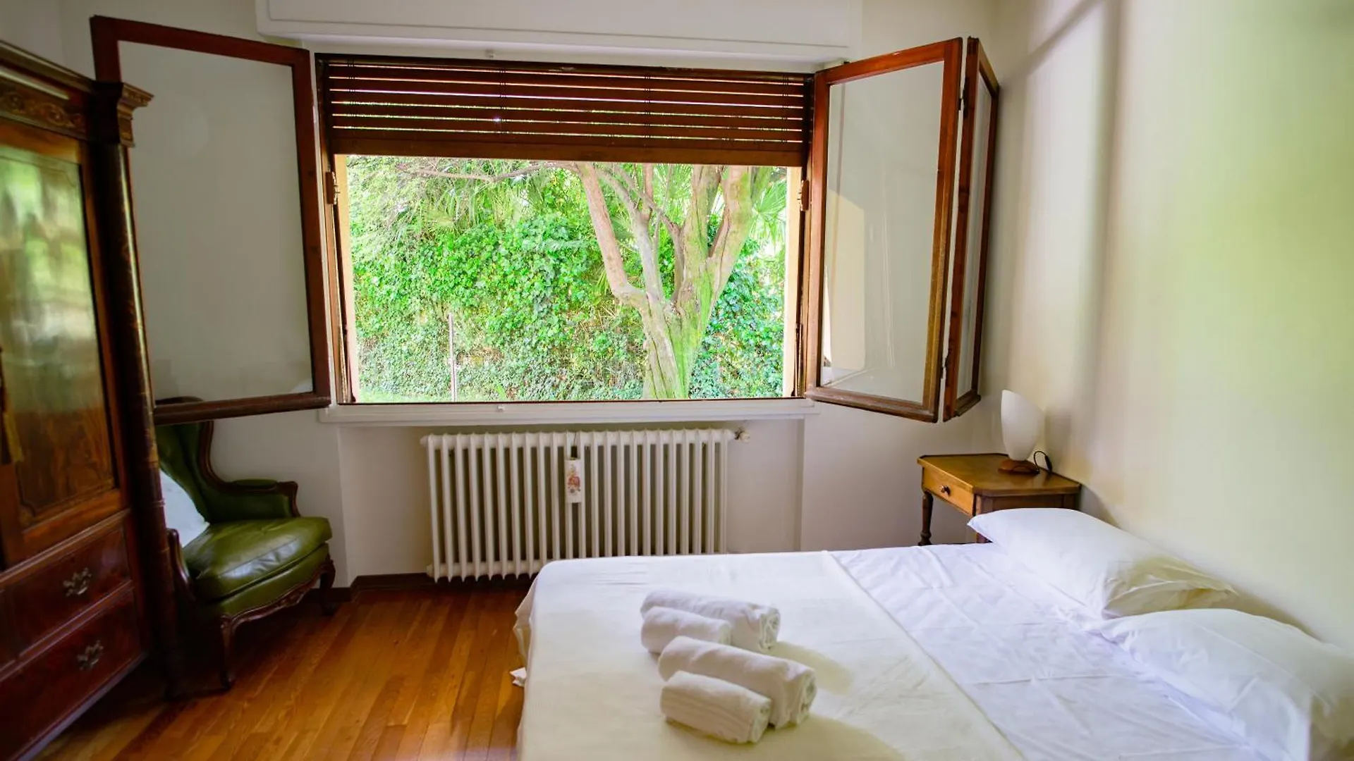 Serene Garden Getaway Cadenabbia Apartment
